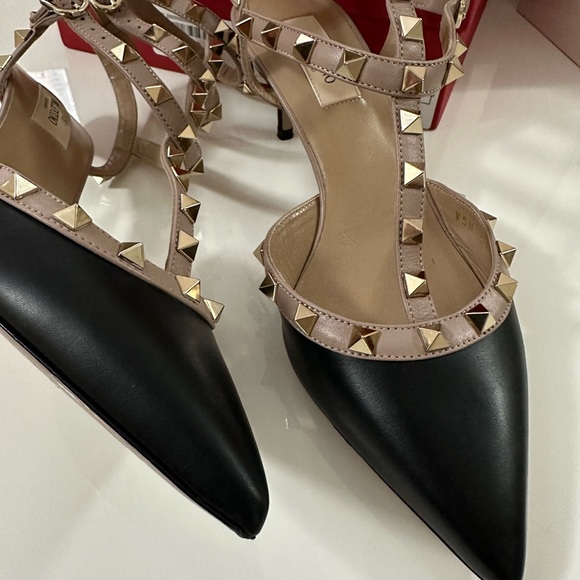 Valentino Rockstud Caged 65 Leather Ankle Strap Pump, size 38.5 - Picture 4 of 12